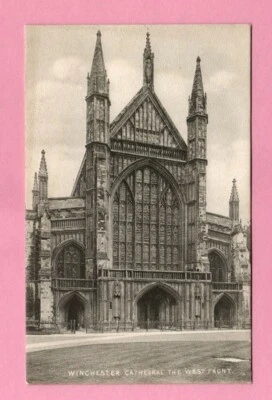 0915/266  Postcard  WINCHESTER  Hampshire - Image 1 of 3