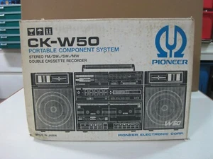 VINTAGE RADIO CASSETTE STEREO GRABADOR PORTATIL PIONEER CK-W50 NUEVO OLD STOCK - Picture 1 of 15