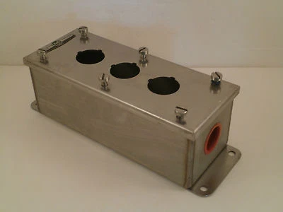 ALLEN BRADLEY STAINLESS STEEL 3 HOLE PUSHBUTTON  800H 3HG4-N *NEW SURPLUS* - Image 1 of 4