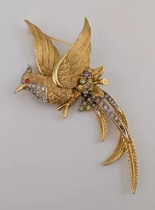 Vintage Signed Boucher 7471 Gold Tone Pastel Rhinestone Bird Of Paradise Brooch - Picture 1 of 17
