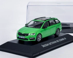 Skoda Octavia III Combi RS (2017) grün + Plexiglasbox DeA 1:43 - Bild 1 von 9