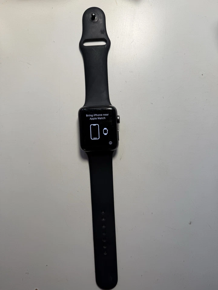 Apple Watch Series 3 42mm Aluminum Silver GPS - Image 1 of 4