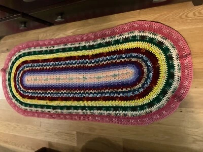 Alfombra ovalada hecha a mano 23 x58” ganchillo multicolor boho Foto 1 de 4