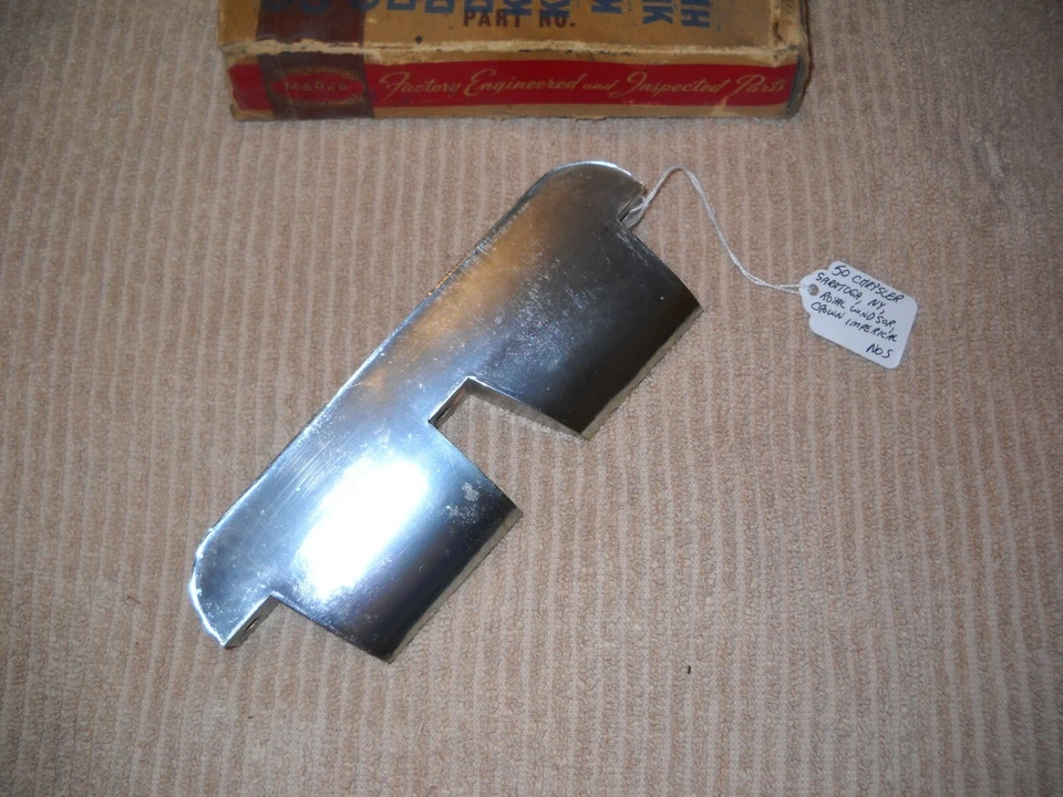 Barra de rejilla vertical corona Royal Windsor Royal Chrysler Saratoga New Yorker NOS 50  Foto 1 de 1