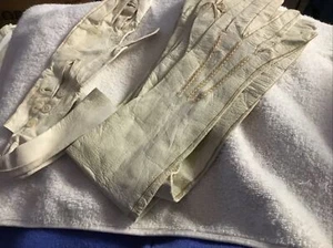 1930’s Ladies Leather Gloves/Clean or use for Cutter Craft - Picture 1 of 5