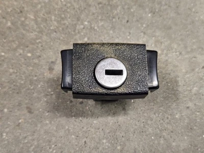CHEVY BLAZER S10 FORD F150 BRONCO JEEP CONSOLE GLOVE BOX LOCK LATCH FADED 78-96 Foto 1 de 4