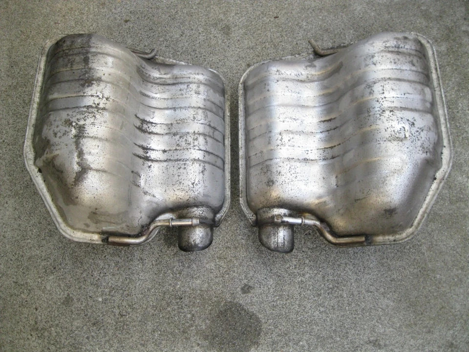 2015-2023 Chrysler 300 5.7L OEM Rear Exhaust Resonators 68060194AB & 68060195AB Foto 1 de 4