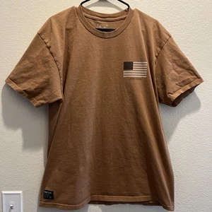 Howitzer Style Men's T-Shirt Outfitters Home of the Brave ~ MFG Premium Size XL - Picture 1 of 6
