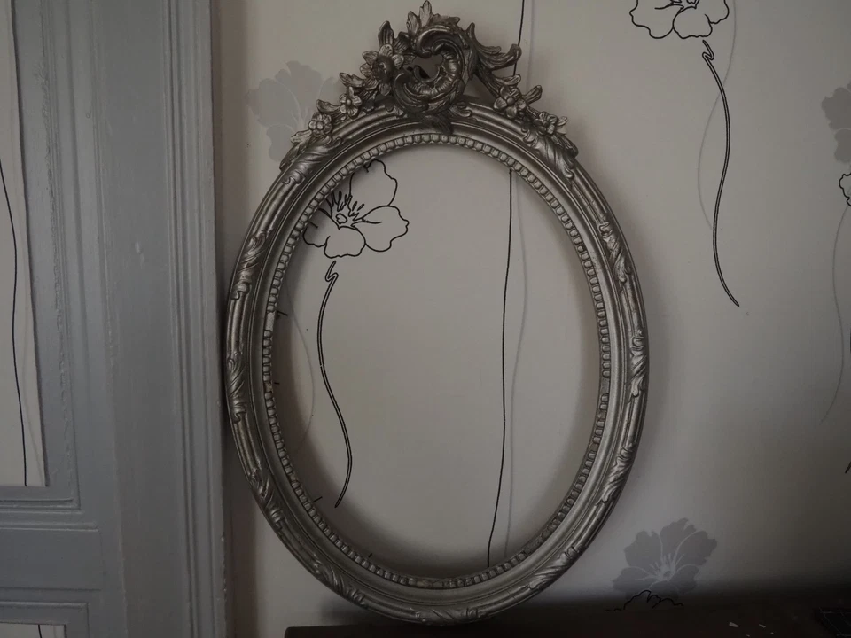 Cadre Ancien Ovale Bois argenté DLG Louis XV . Hauteur total 54 cm. Larg 37,5 cm - Photo 1/4