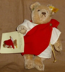 Steiff Teddy Cajus Valerius Crispus-650642-Knopf, Schild und Fahne-ca. 22cm- - Picture 1 of 7