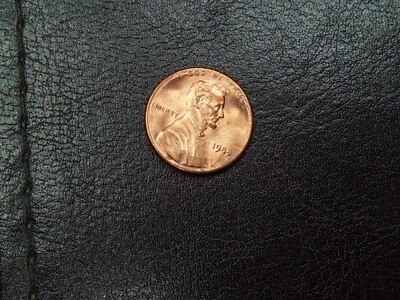 Mint Error Uncirculated Coin Lincoln 1c Penny Broad Strike mint Error  - Image 1 of 4