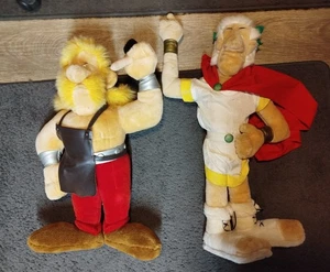 Astérix - Lot de 2 peluches 60 cm de haut César et Cétautomatix - Picture 1 of 2