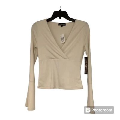 Top de mujer casi famoso junior elástico manga campana cuello en V M beige Foto 1 de 4