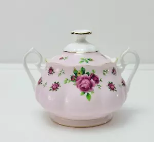 Royal Albert - New Country Roses, lidded & handled sugar bowl in pink colourway - Picture 1 of 9