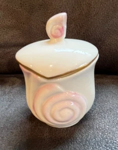 Caja de baratijas Belleek Nautilus Shell “Belleek in Retrospect” acento rosa adorno dorado - Imagen 1 de 7