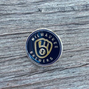 MILWAUKEE BREWERS MLB TEAM ENAMELED BASEBALL LAPEL PIN W/ BONUS STORAGE BAG - Picture 1 of 2