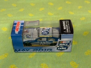 Coche diecast de acción Junior Johnson 2010 NASCAR Salón de la Fama 1:64 edición limitada - Imagen 1 de 4