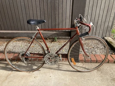 1975 SCHWINN VARSITY MENS 10-SPEED ROAD BIKE VINTAGE RED JL511229 BARN FIND! - Image 1 of 4
