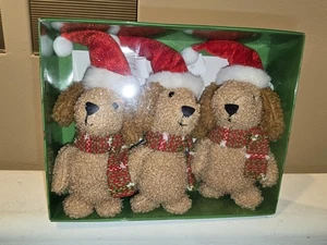 Juego de 3 adornos navideños bronceados Dachshund adornos sombrero de Santa acebo y musgo nuevo en paquete - Imagen 1 de 6