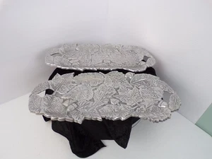 Bandejas para servir William Sonoma (2) de metal plateado bellotas hojas aluminio pesado de colección - Imagen 1 de 3