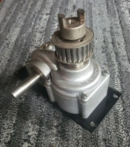 0222-0200 Tol-O-Matic Float-A-Shaft Right Angle Gearbox - 4 Ava Clean & Tested! - Picture 1 of 2