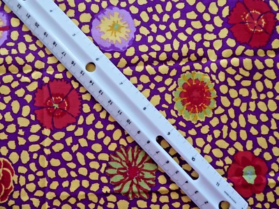OOP 0.5 YD Kaffe Fassett 几内亚花朵黄色紫色红色 GP59 被子棉罗文 — 第 1/4 张图片