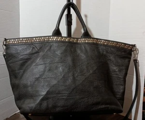 IO PELLE ANTONIO CRISTIANO ITALIENISCHE LEDER SCHULTERTASCHE IN SCHWARZ MIT NIETEN - Bild 1 von 14