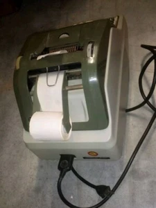 Lagomarsino Totalia 8641 elektronischer mechanischer Addierrechner schaltet ein wie besehen - Bild 1 von 4