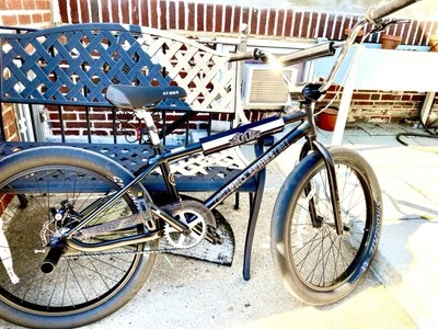 GT STREET PRO 2021 ALL BLACK Heritage - Image 1 of 3