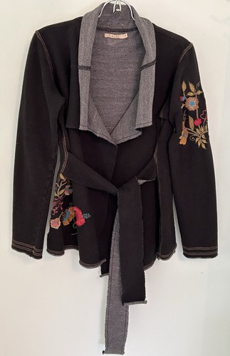 VETEMENTS Giacca donna Caite piccola nera ricamata con cintura stile avvolgente maglia manica lunga