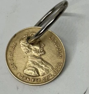 VINTAGE 16th PRESIDENT ABRAHAM LINCOLN Medal Token Keyring - Picture 1 of 6