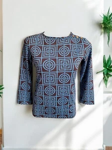 Melly M Shirt Greek Key Small Blue  Stretch 3/4 Sleeve Round Neck Pullover - Picture 1 of 4