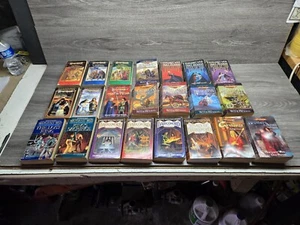 Lot Of 22 Vintage Dragon Lance Novel Collection Paperback Books - Foto 1 di 15