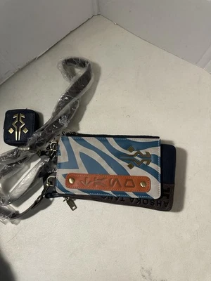Cartera Villanos y Héroes Star Wars Ahsoka con Estuche para AirPod Foto 1 de 4