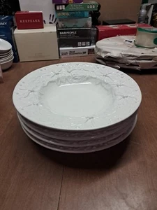 4 - I Patrizi 9.5" Pasta Bowls Embossed Poinsettia White Never Used Euc+ Bin 188 - Picture 1 of 9