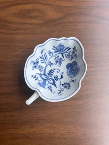 Blue Danube Onion Pattern Leaf Shaped Handled Relish Candy Dish Banner Hallmark - Picture 1 of 2