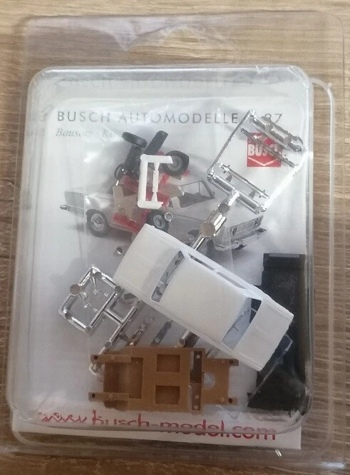 Busch 60200 - 1/87 / H0 Lada 1600 White - Kit - New - Image 1 of 1