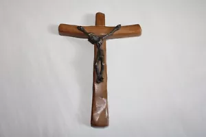 Ancien crucifix signé MOUTIE, en bois d'olivier et bronze, hauteur 18 cm - Imagen 1 de 7