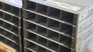 Dell R750xs 2x Gold 5318N 2.1GHz 128GB RAM 12LFF/2SFF Bay H755 RAID 2Y Warranty - Afbeelding 1 van 9