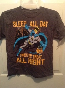 NEW BATMAN SLEEP ALL DAY TRICK OR TREAT ALL NIGHT T Shirt Boys M or XL HALLOWEEN - Picture 1 of 3