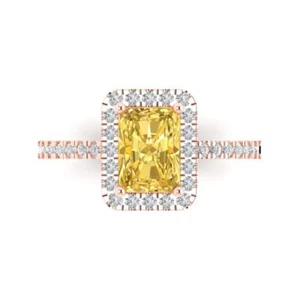 Anillo de compromiso con halo de diamantes amarillos simulados corte esmeralda de 1,86 quilates, oro rosa de 14 quilates - Imagen 1 de 11