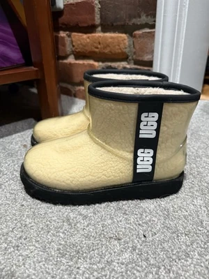 Botas UGG Clásicas Transparentes Mini Sherpa Impermeables al Tobillo Niños Talla Us 2 Foto 1 de 4