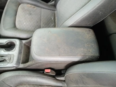 Used Front Lower Center Console fits: 2017 Chevrolet Colorado floor AT Front Low Foto 1 de 4
