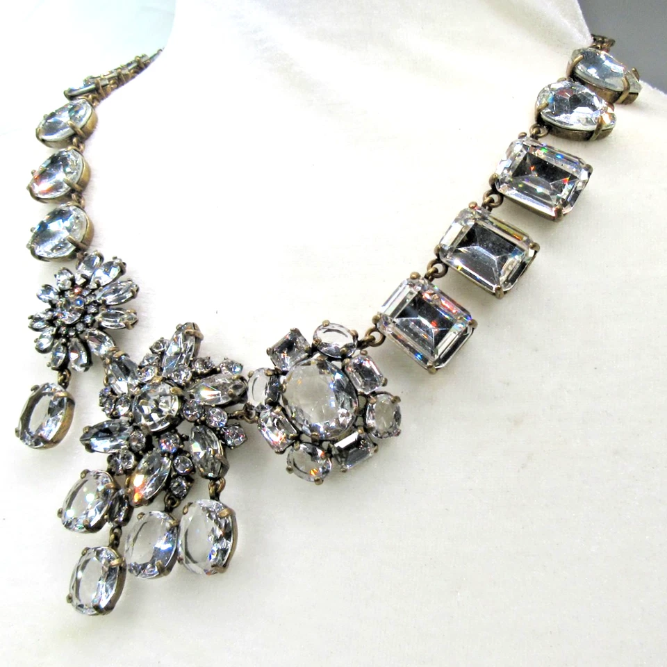 J. Crew 项链声明透明水晶格鲁吉亚里维埃不对称花卉 — 第 1/4 张图片