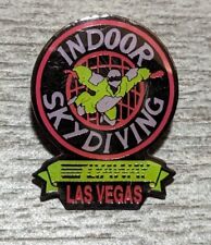 Épingle souvenir noire Fly Away parachutisme intérieur Las Vegas