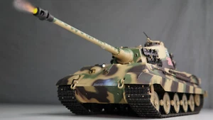 Tanque largo de radiocontrol Heng 1/16 King Tiger cañón fumar/torreta 360 pista de metal giratoria - Imagen 1 de 9