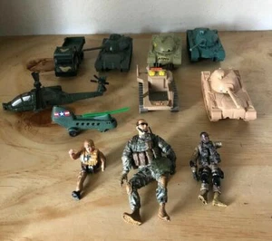 SPIELZEUG MILITÄR PANZER, HUBSCHRAUBER PLASTIK SPIELZEUG SAMMLERSTÜCK SIEHT VINTAGE KONVOLUT - Bild 1 von 8