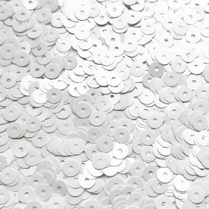 Lentejuelas planas de 5 mm blanco opaco orificio mediano hechas en EE. UU. - Imagen 1 de 1