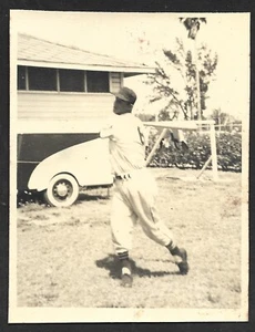 Stan Musial CARDINALS UNSIGNED  3-3/4 x 4-3/4 ORIGINAL TYPE 1 SNAPSHOT PHOTO #40 - Picture 1 of 1