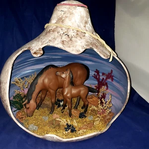 SIGNED S. SMITH GOURD 13" TALL X 11" WIDE HORSE DIORAMA - Picture 1 of 15
